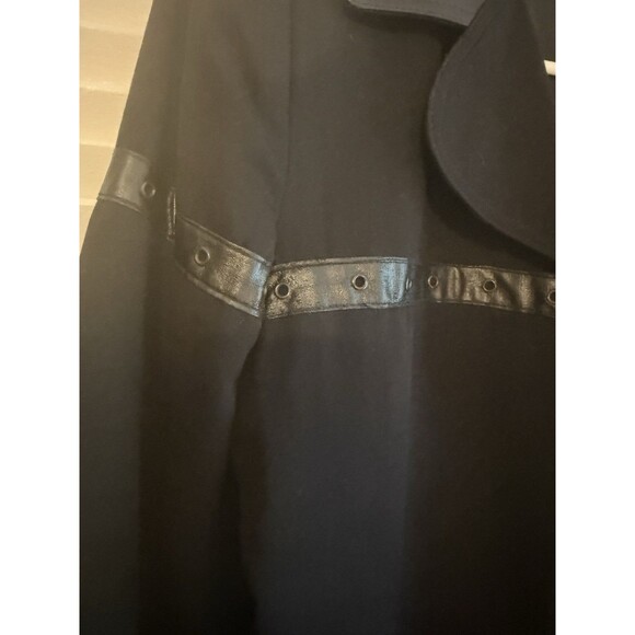Town & Travel Black Wool Blend Coat w/Faux Leather Collar & Grommet Details VTG - Picture 11 of 13